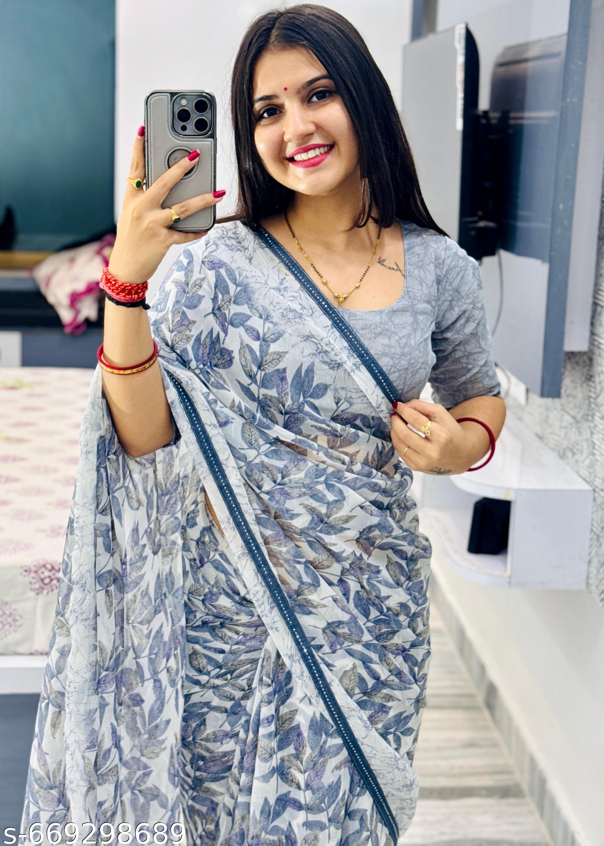 Premium White Designer Georgette Saree - Unixkart - View 4
