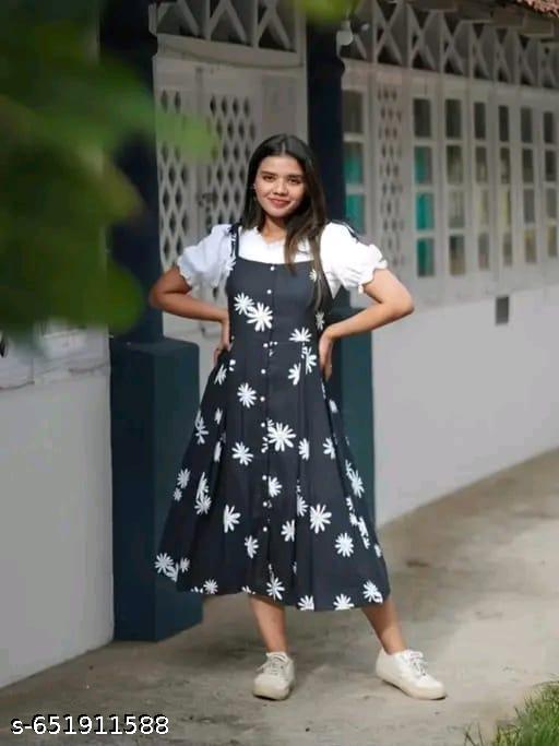 Daisy Print Midi Pinafore Dress with Puff-Sleeve Top - image 4